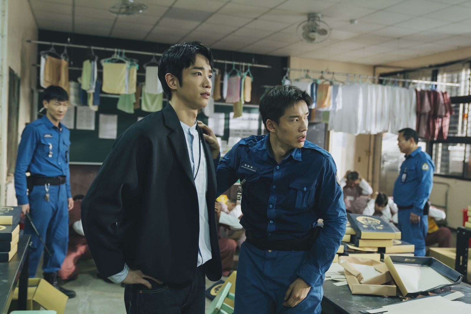 劉以豪（左）、陳澤耀（右）角色相互利用逗趣不斷。愛奇藝國際版、壹壹影業提供