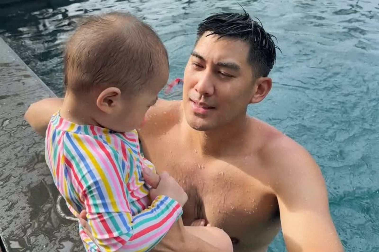 毛加恩1歲女兒突「向後倒、眼睛上吊」　抱起Kyla街上狂奔找醫生