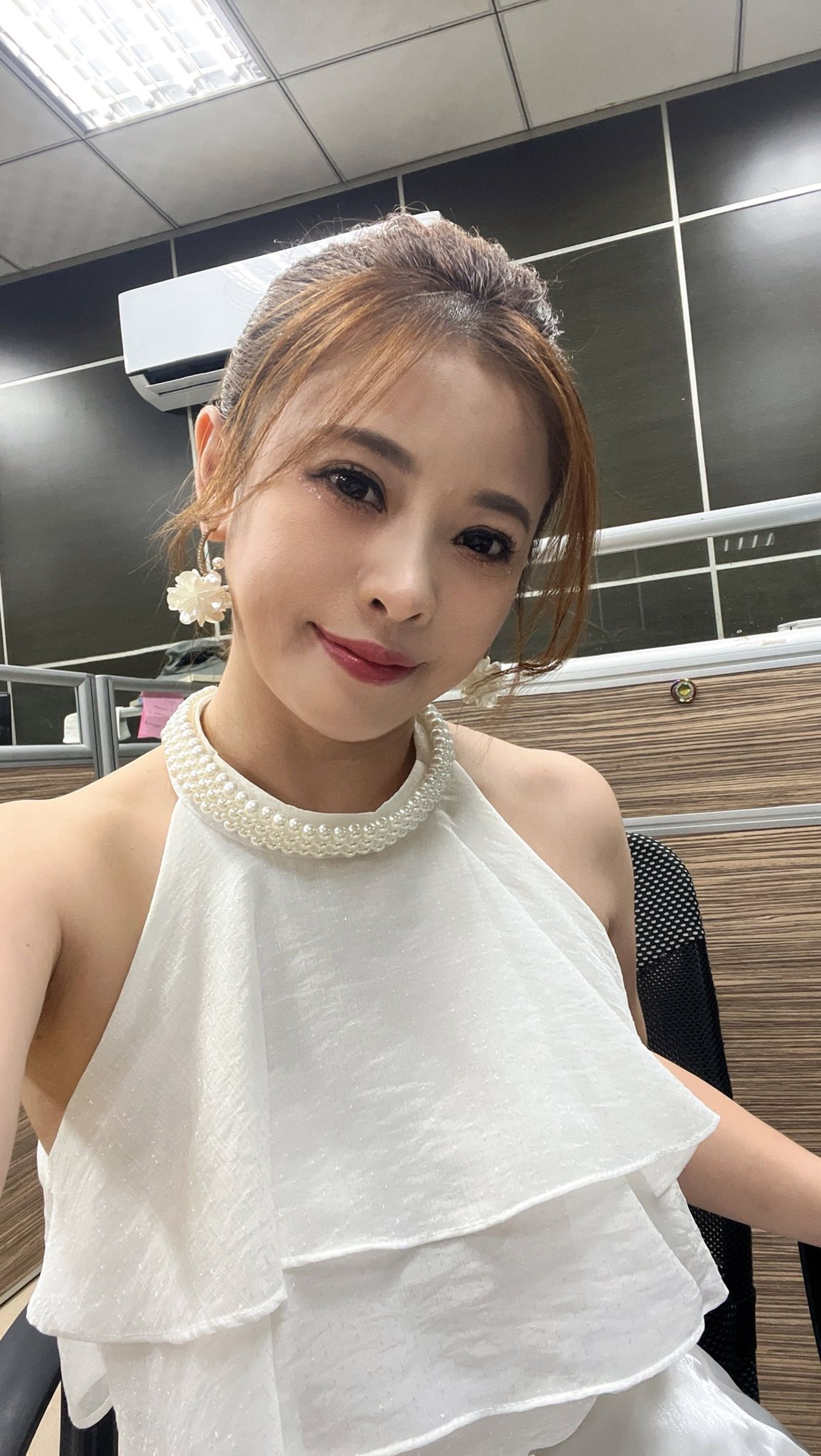 戴梅君曾參加台視《五燈獎》，也曾於1996年挑戰三立《21世紀新人歌唱排行榜》，當時列為校園組的她，連闖20關成功，也因此進入歌壇。翻攝戴梅君粉絲團專頁