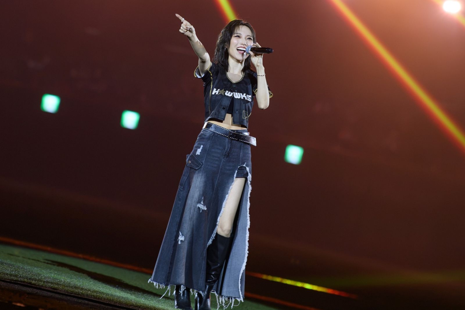 《囍宴》謝幕剛爆哭完!閻奕格秒衝大巨蛋飆唱 合體梁文音掀16年回憶殺
