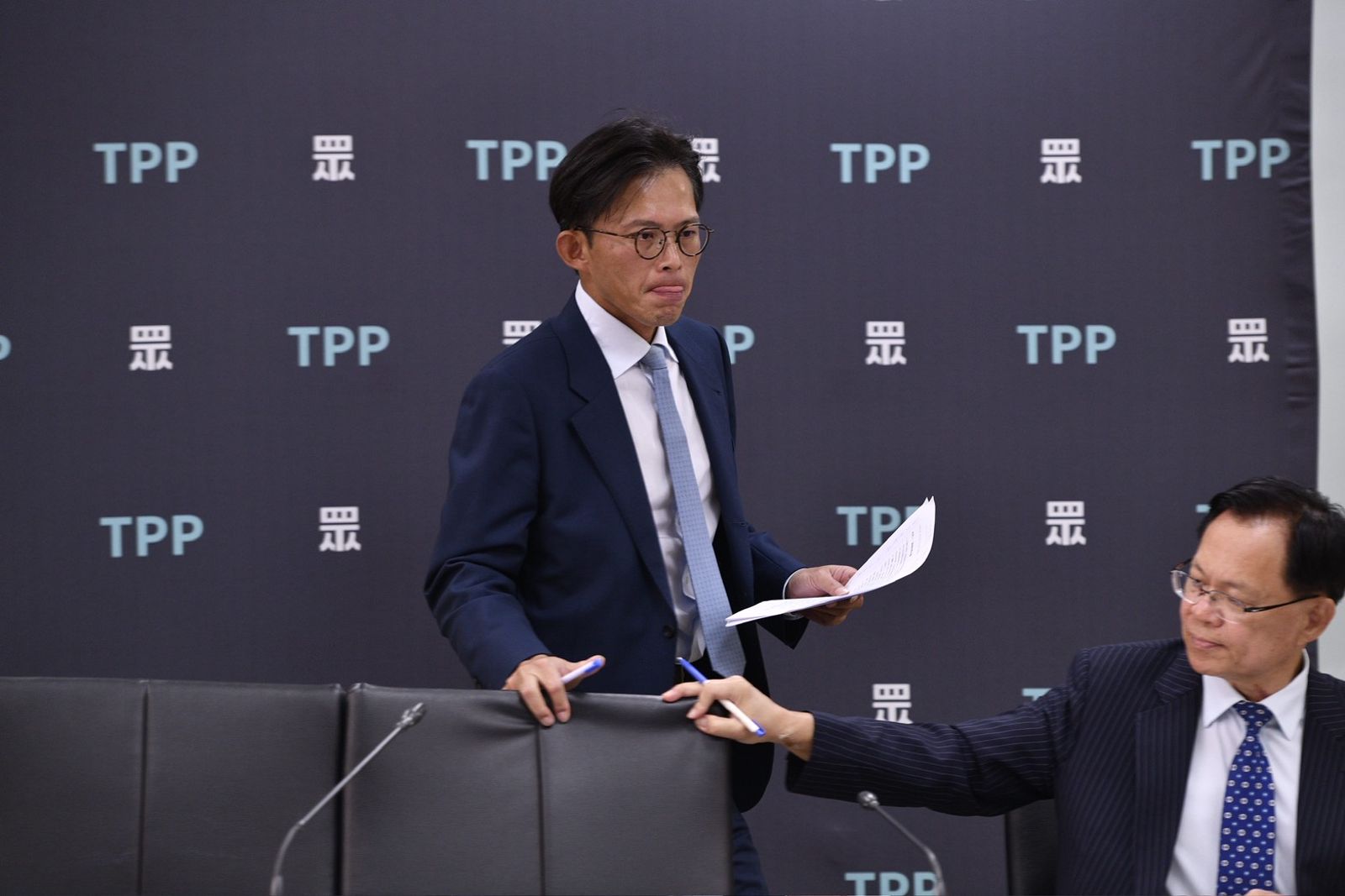 鄭任汶專欄:比起水門案與腳尾飯 黃國昌更加惡質卑劣