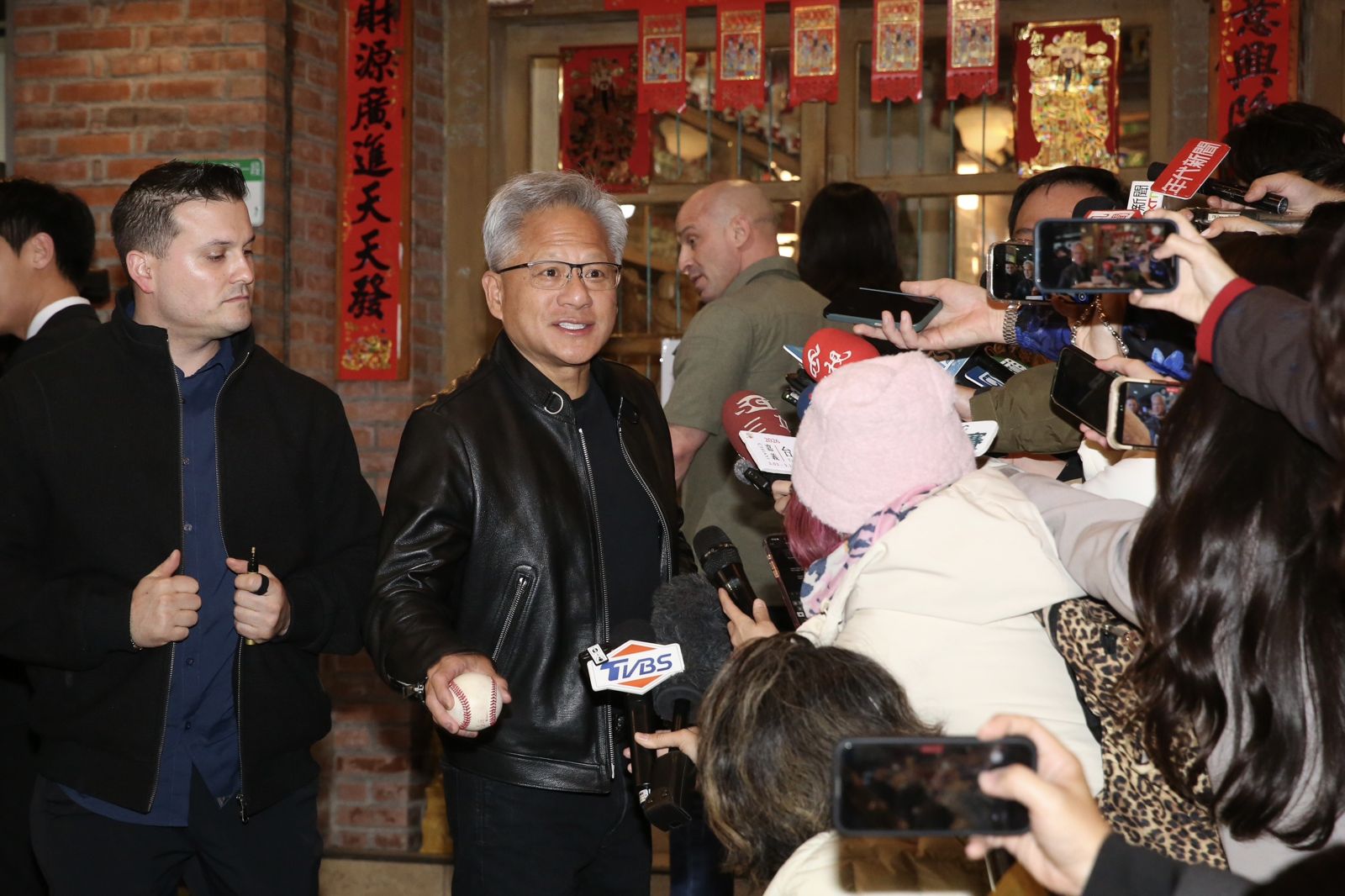 與台灣供應鏈深度綁定的OpenAI到底行不行？黃仁勳：輝達將參與募資　金額或創史上最高