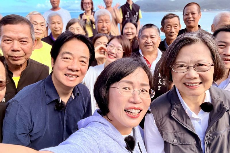 賴清德萬里請吃螃蟹小英喊「愛吃香菜」　蘇巧慧曬雙總統合照行銷北海岸