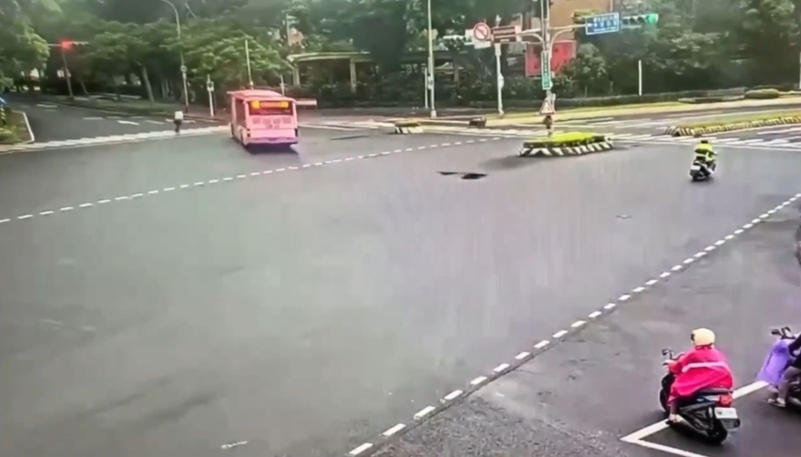 名醫周佳正遭輾斃「竟被怪不看路」！粉專憶2年前悲劇…怒批「1錯誤宣導」惹禍
