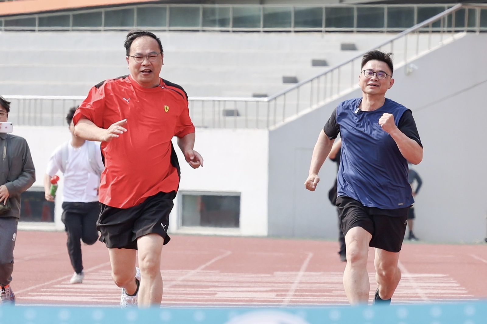 「王易喘」又來了！賴瑞隆和王義川體能對決　將推動高雄成健康之都