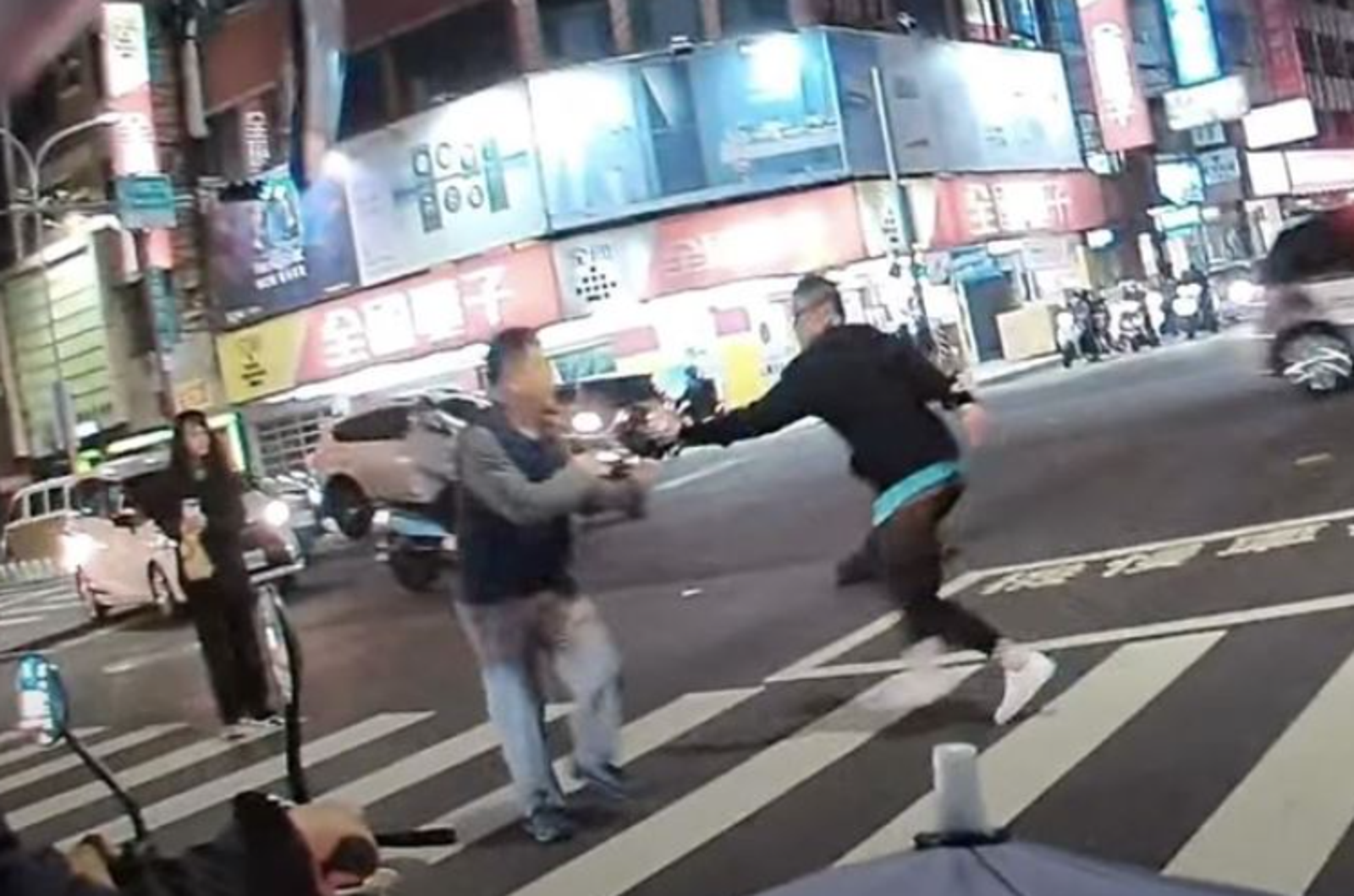 台南隨機砍人！按摩師自承「無法控制行為」　法官憂反覆實施裁定羈押