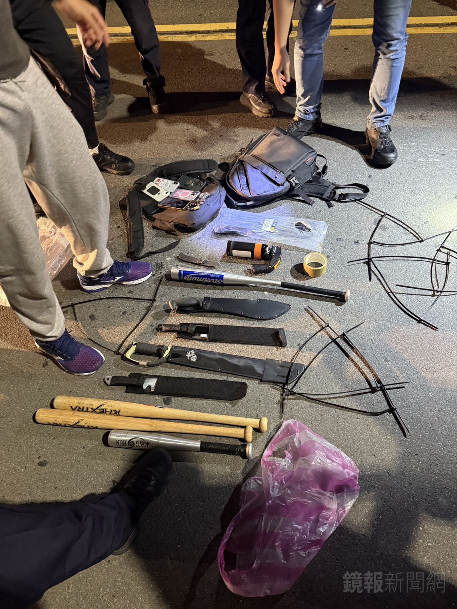 警方在車上查扣的相關證物。警方提供