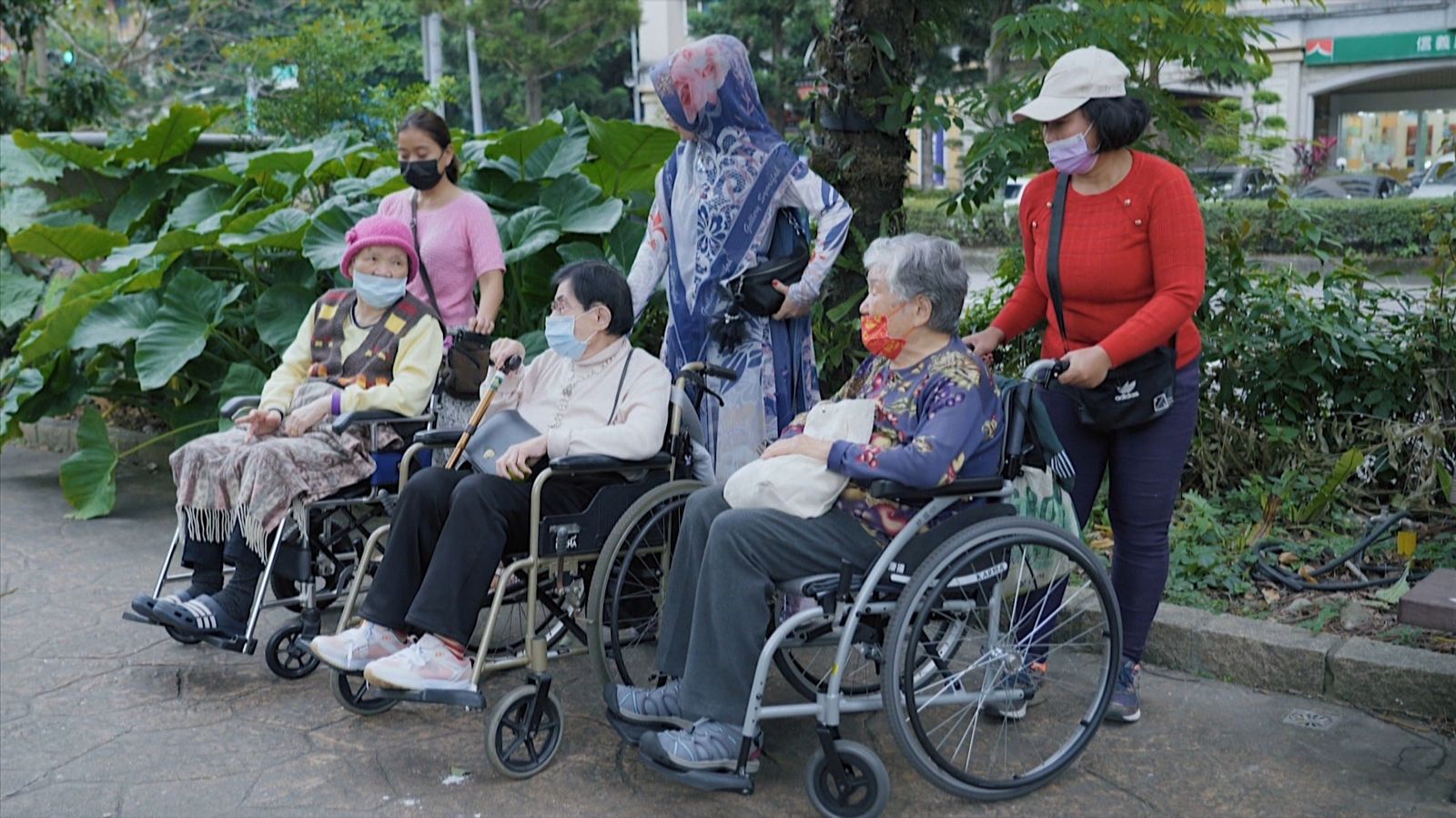 那些關在家裡、不願踏出家門的人更需要被關照。華視提供