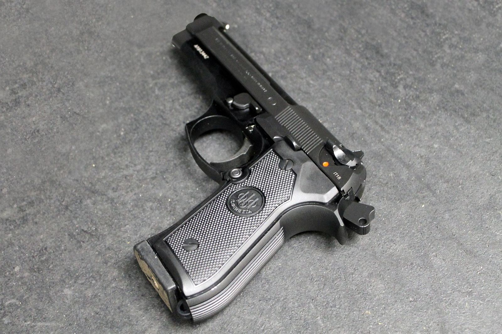 震驚!10歲男童槍殺7個月大女嬰 19歲父親剛喪女也被起訴