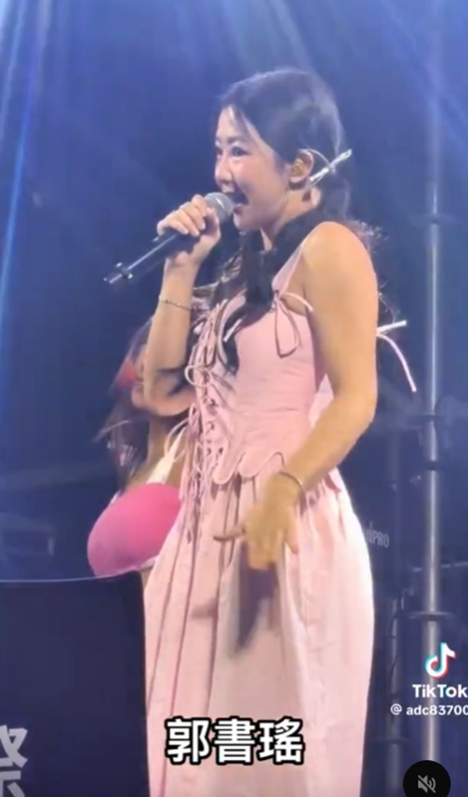 郭書瑤手臂略顯粗壯。圖/Threads