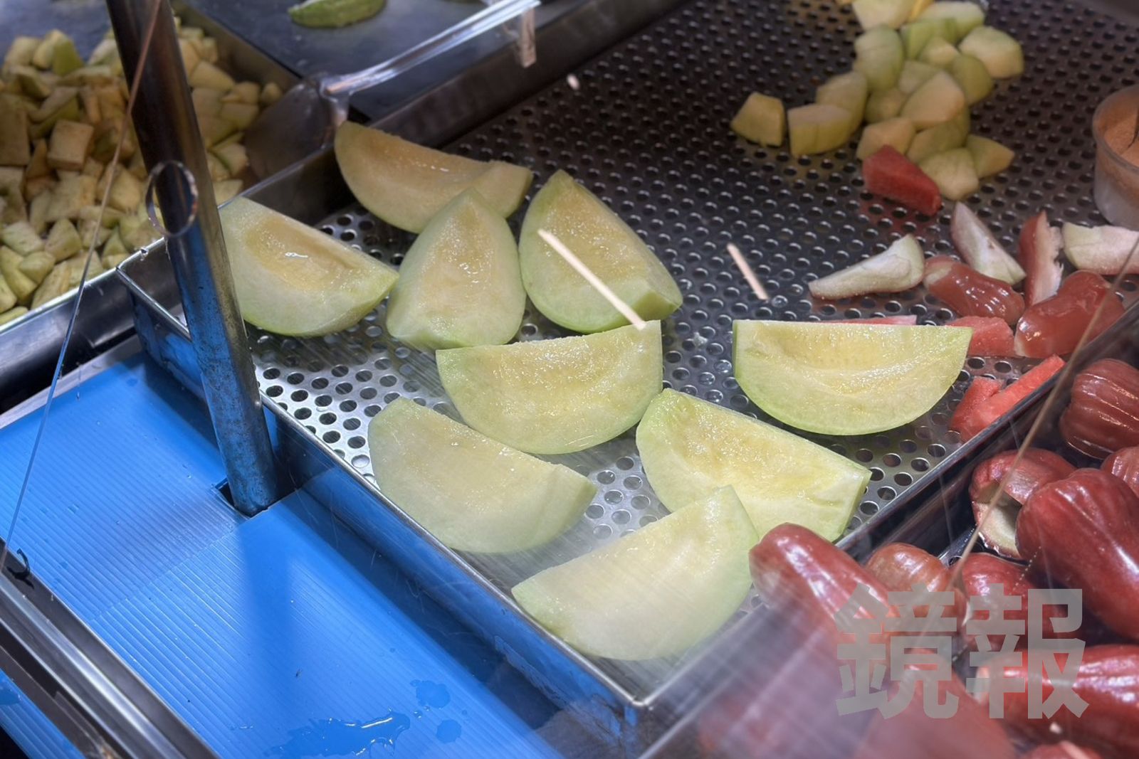 哈密瓜削皮去籽乾淨俐落,讓賣相極佳。