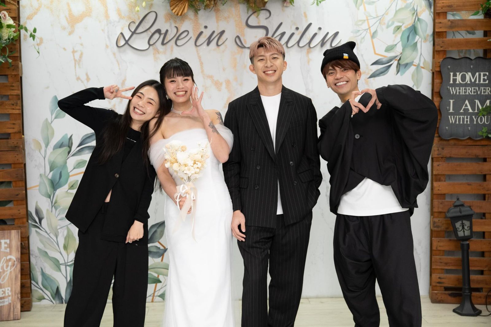 蔡阿嘎員工耶嫩閃婚「為搶28萬紅包」？新娘「是二伯員工」　從「蘿拉霸凌低谷」到收獲幸福感動全網