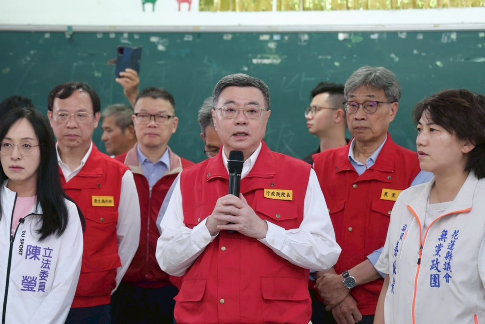 卓榮泰視察花蓮災情。圖／行政院提供