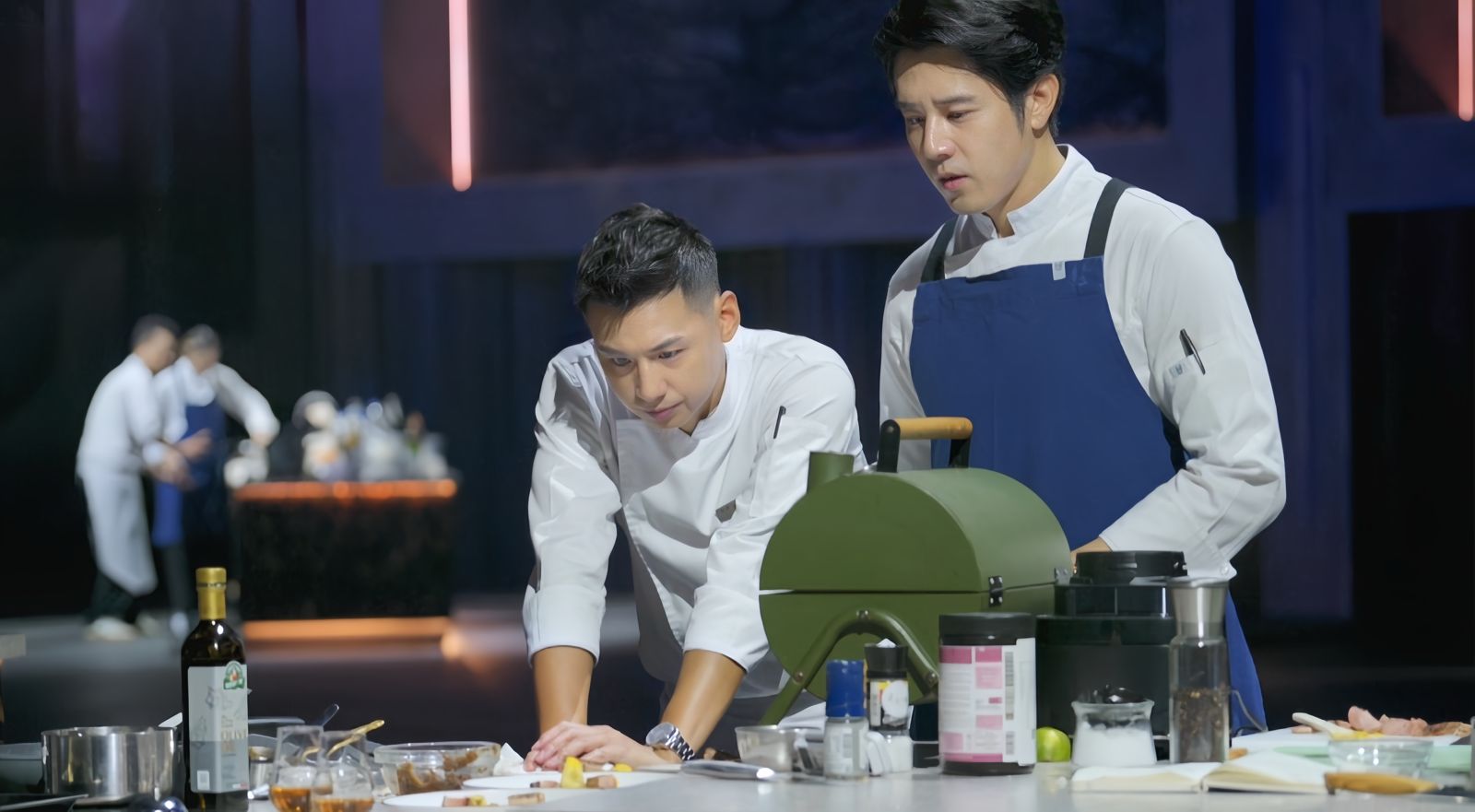 《星廚之戰》廚師狂罵髒話「沒消音還上字幕」 胡宇威吃鴨胸「邊吃邊吐」網友看到生氣