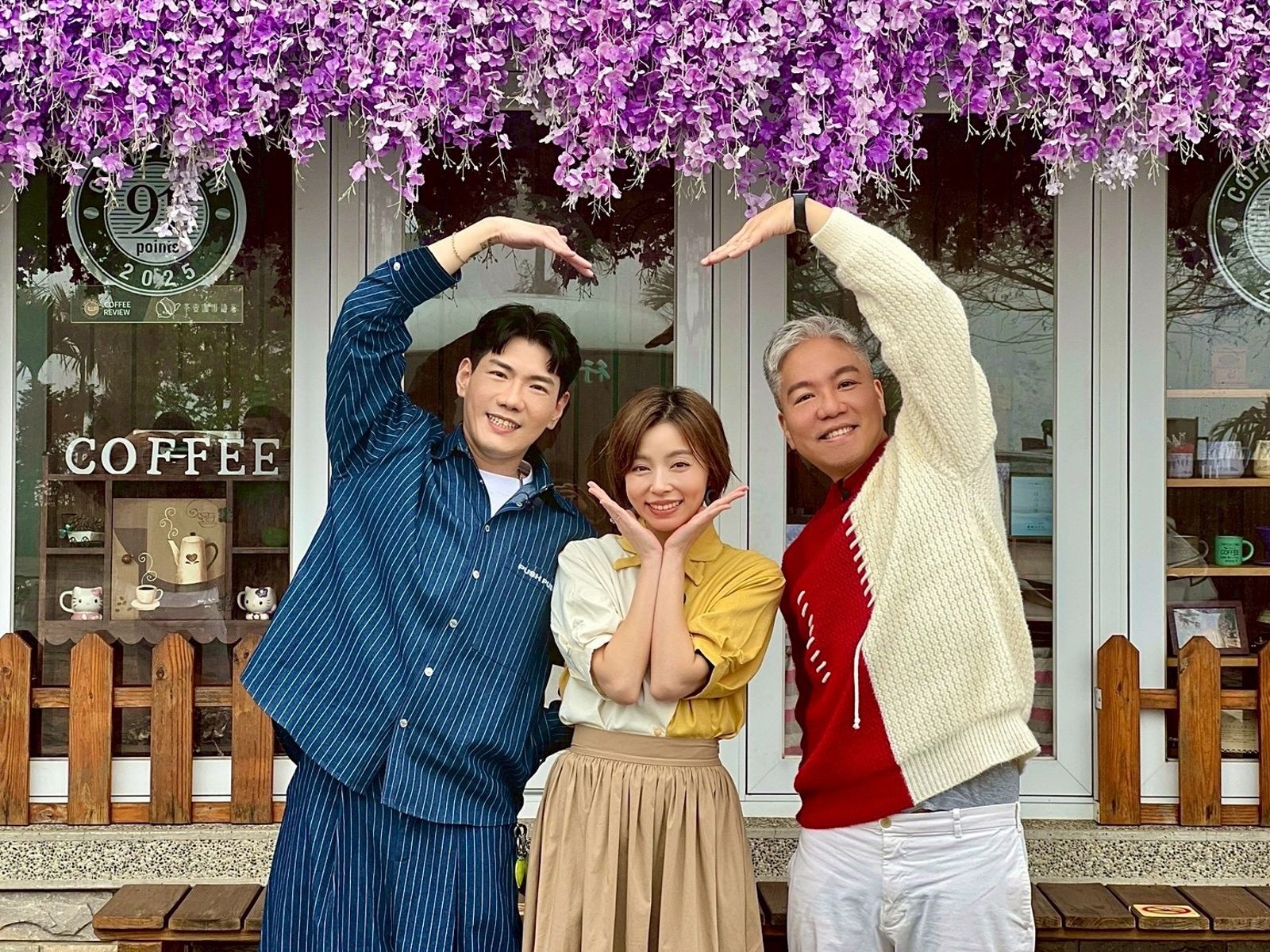 王瞳「紫色山城」變仙女狂拍美照　被國旅「驚人價格」嚇傻！急問：差一個0？