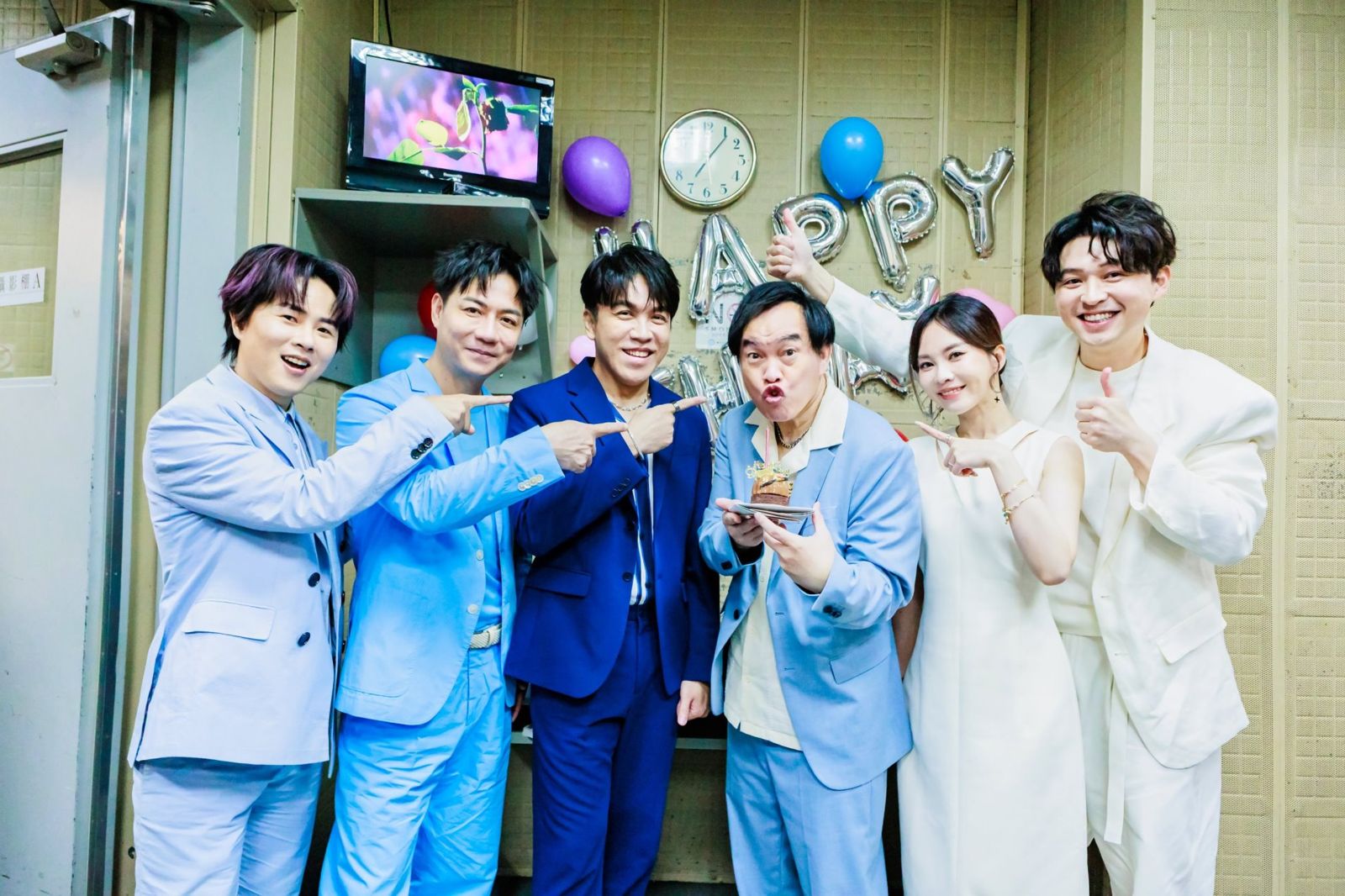 康康迎58歲生日！錄影到一半「家人突擊現身」　甜稱老婆是大女兒