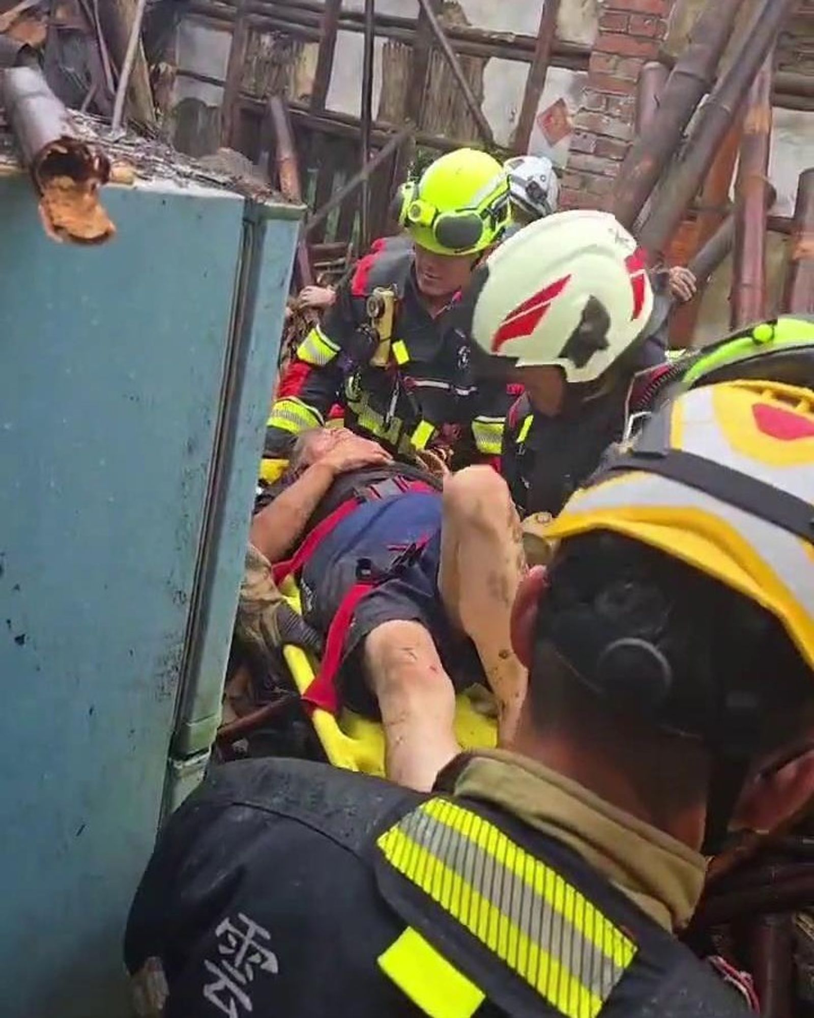 連日暴雨釀災!斗南老屋突倒塌 婦人遭竹管壓身慘叫「以為地震」
