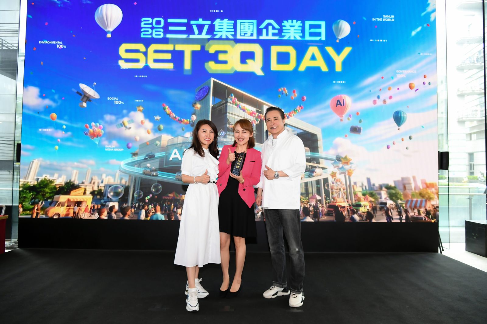 25年身價翻倍不退休!正妹總監遭爆是「行動ETF」 狂買一籃子股票驚人財力曝光