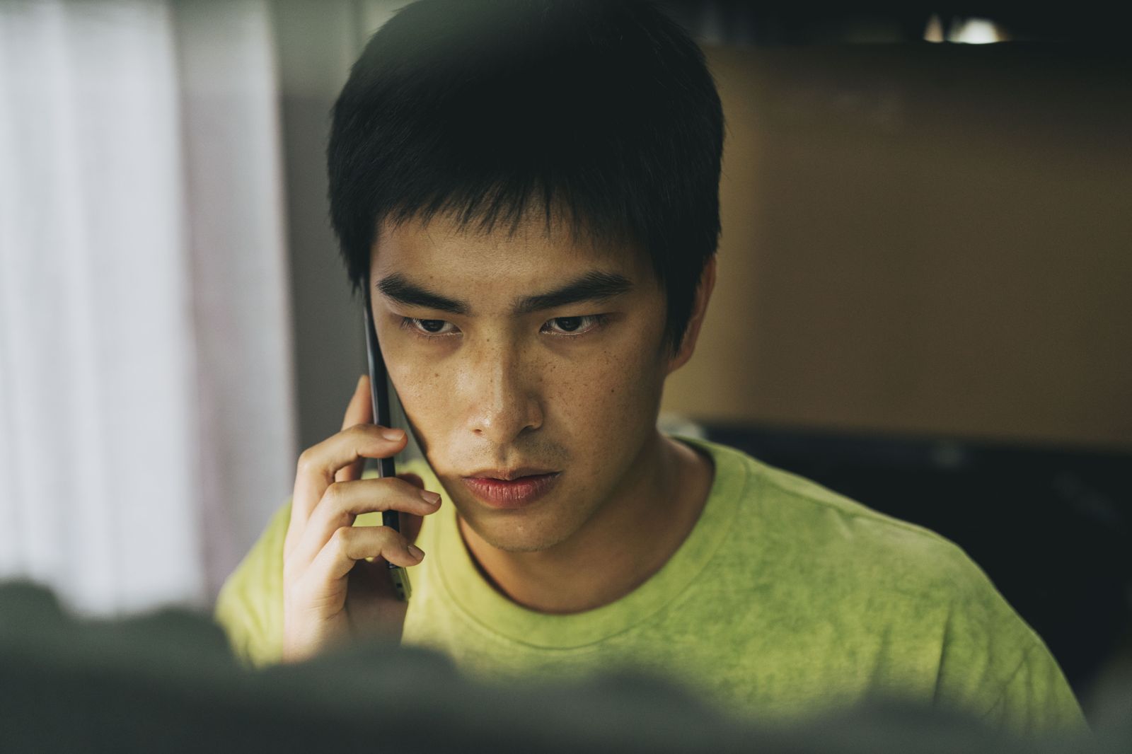 范少勳失控暴打大喊惡魔！曾敬驊淪詐騙集團「遭持棍囚禁」　《失樂園》揭育幼院殘酷真相