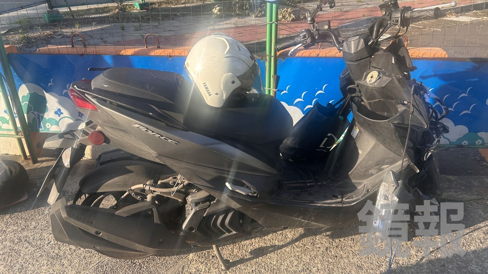 影／鋼筋砸斷牙！捷運土城樹林線吊臂鋼筋掉落　砸中騎士6顆牙