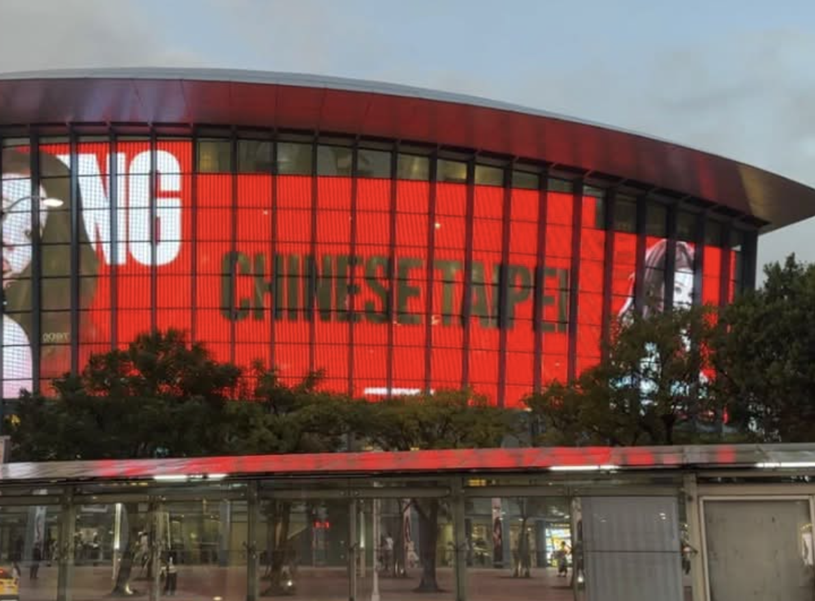 侵門踏戶!中國粉絲小巨蛋狂播「CHINESE TAIPEI」應援影片...網轟沒水準
