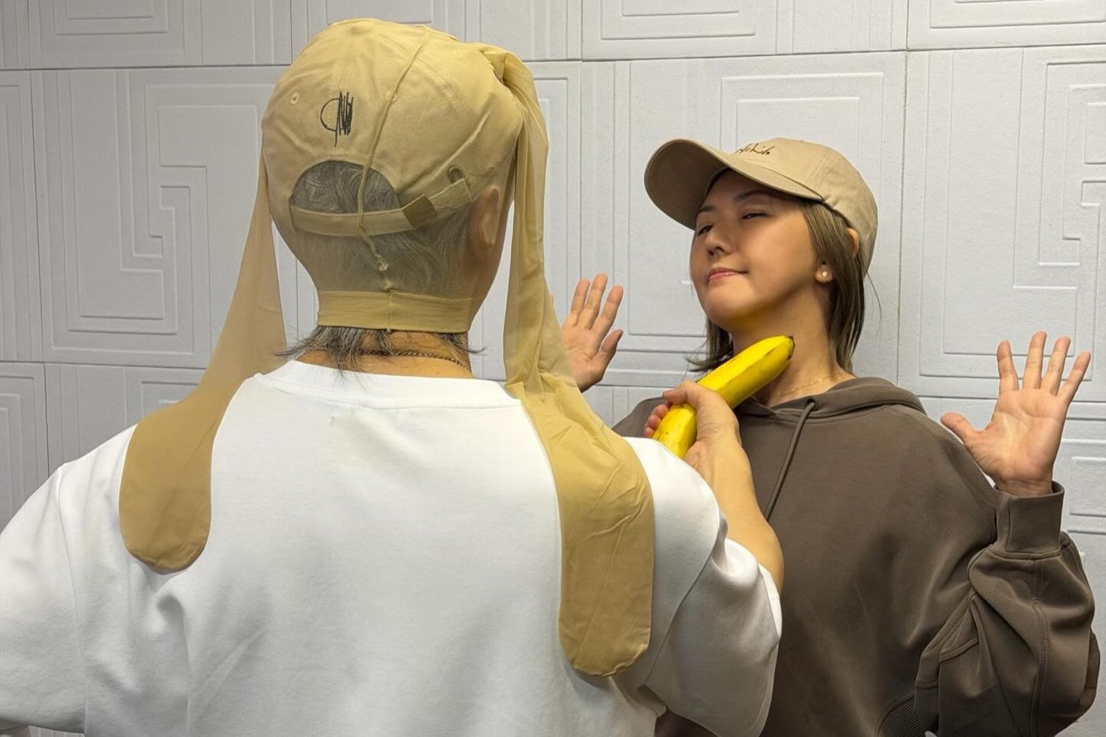 周星馳拿香蕉打劫孫燕姿！搶走10張門票「我不難過了」　22年前放鳥淵源曝光