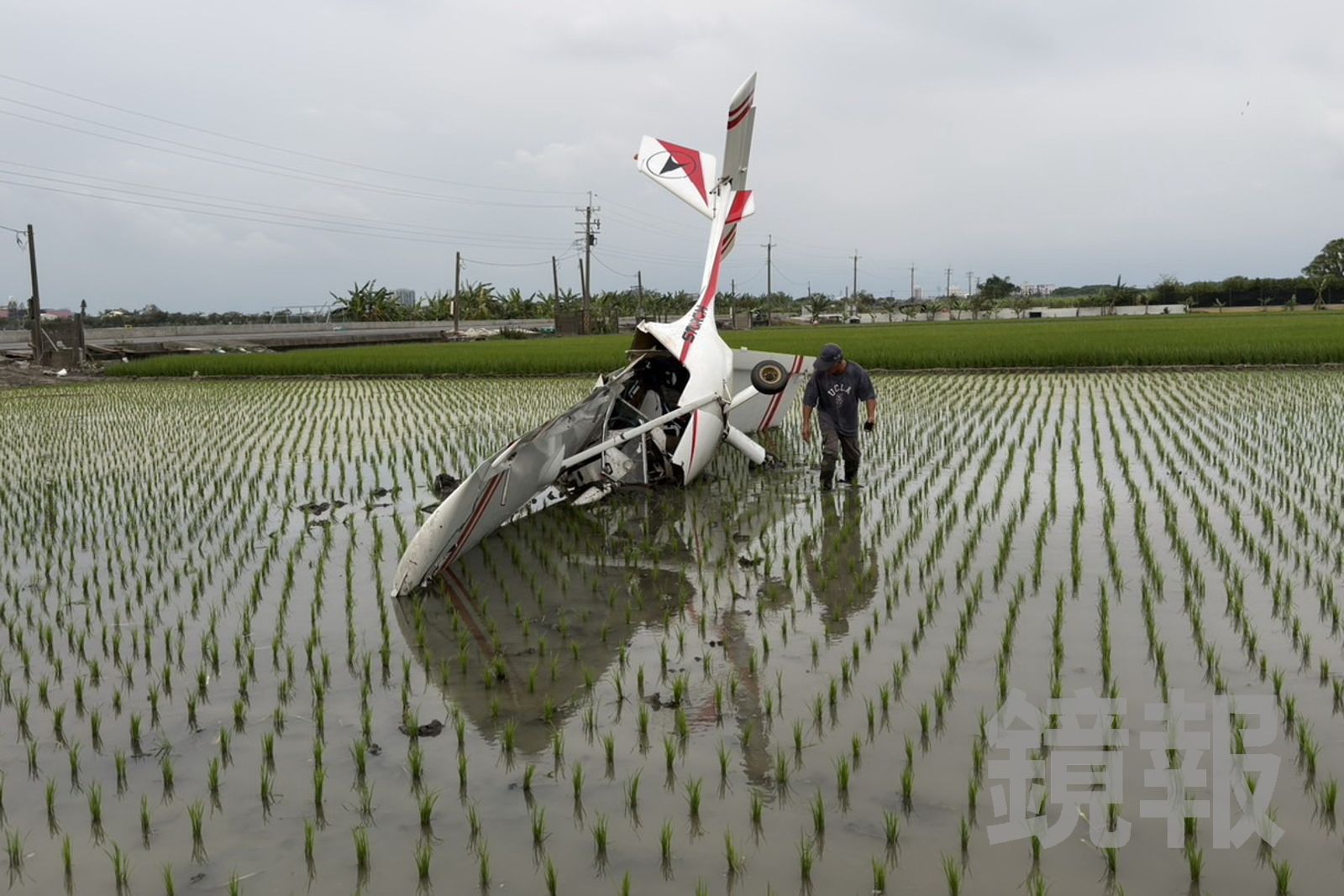 雲林輕航機「倒插農田」險況曝　駕駛輕傷自行爬出逃死劫…疑未註冊警要追查