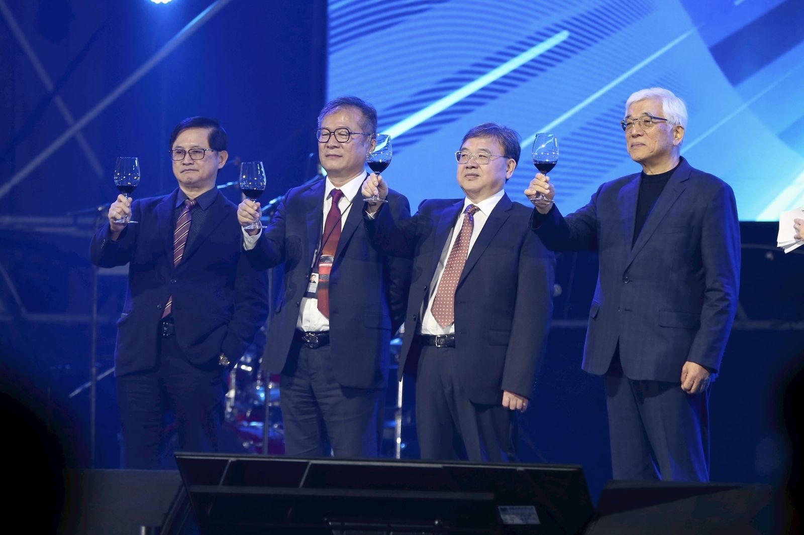 筆電暢旺不敵iPhone、消費性電子衰退　和碩1月營收成代工大廠唯一年減