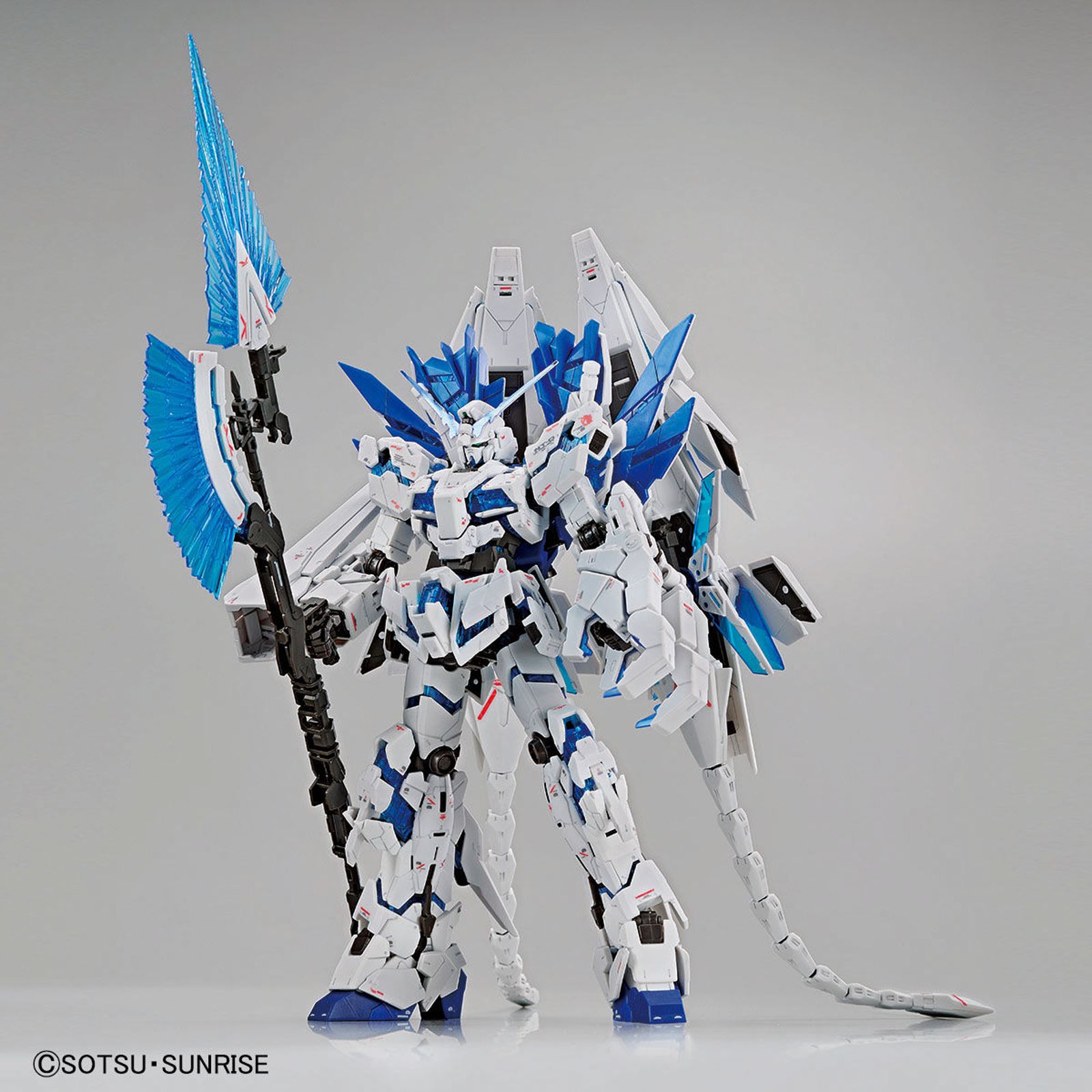 《THE GUNDAM BASE》限定商品:「RG 1/144 完美型獨角獸鋼彈 TGB限定」。(台灣萬代南夢宮提供)