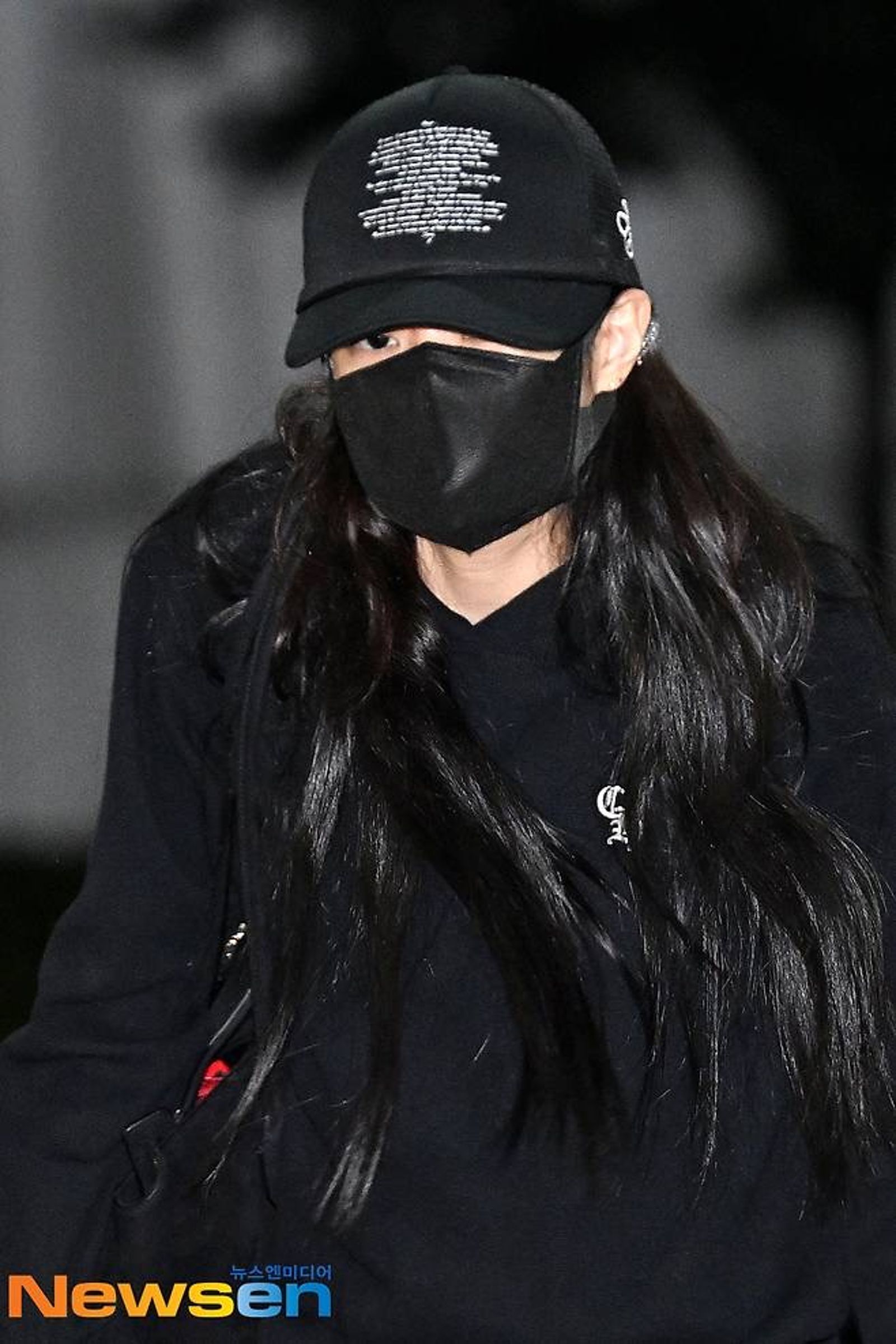 Jennie今將以全身黑造型抵台。翻攝Newsen