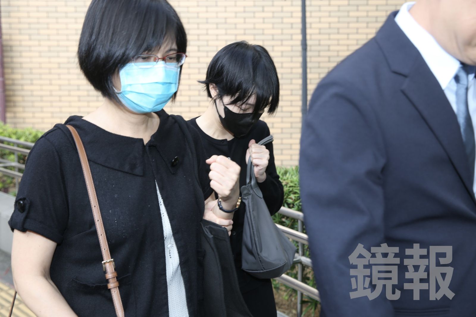 太子集團燦笑正妹特助又來了!剪斷三千煩惱絲 「極短髮黑衣」含淚出庭