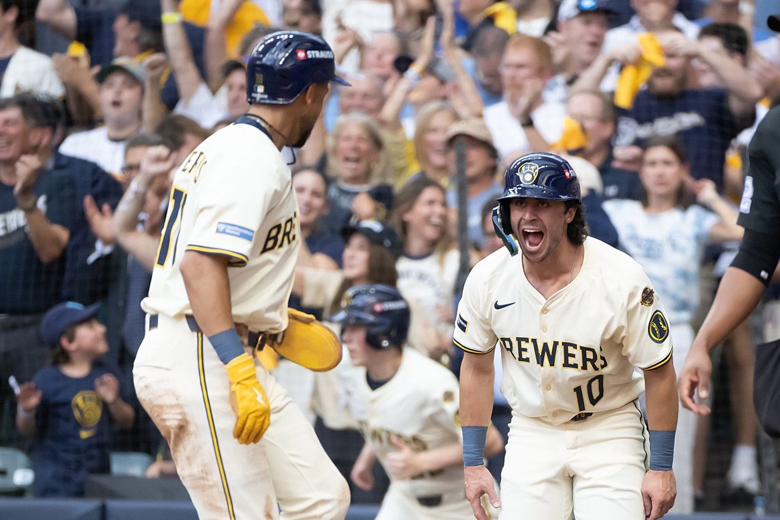 MLB／首局狂灌六分！釀酒人G1火力展示，9:3痛擊小熊搶下首勝