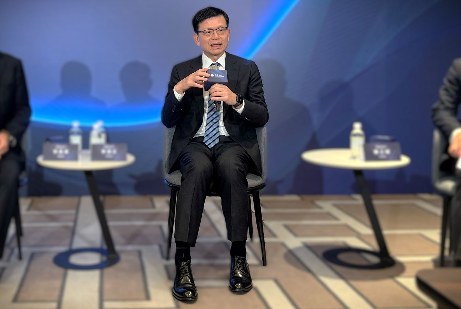 國泰投信董座李偉正直言「專職研究員在台灣我們是第一家」,藉由45位專職智囊全力支援經理人看更寬、看更遠、看更深。圖/陳宏銘攝