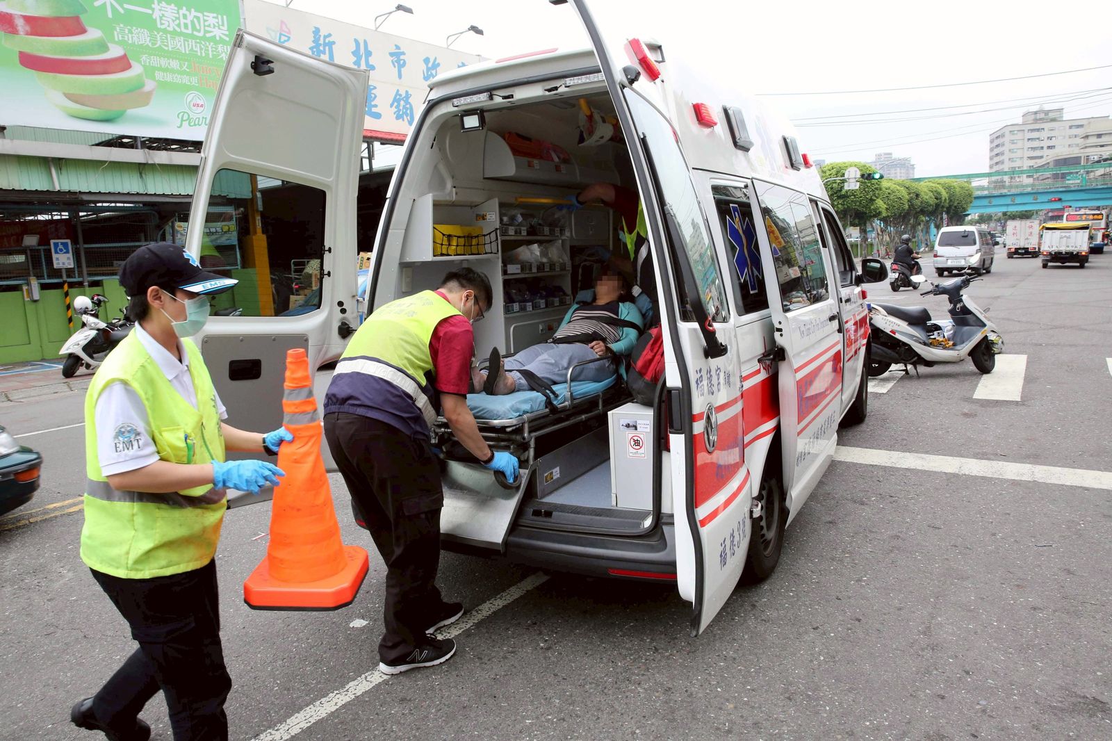 冬令進補惹大禍!台中男夜吃麻油雞一早宿醉上路 撞倒騎士害截肢
