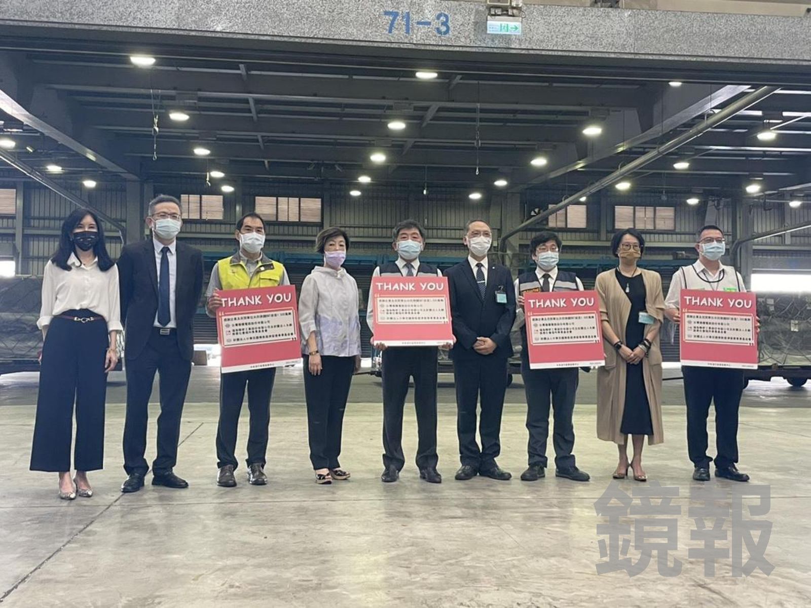 神鬼律師陳昱瑄出名又得「金」! 最愛穿三宅一生...同框陳時中接機疫苗照曝光