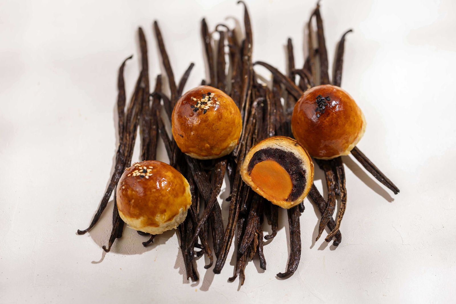 「後媽家」蛋黃酥入口即化！和三盆糖+28天鴨蛋黃鹹甜剛剛好