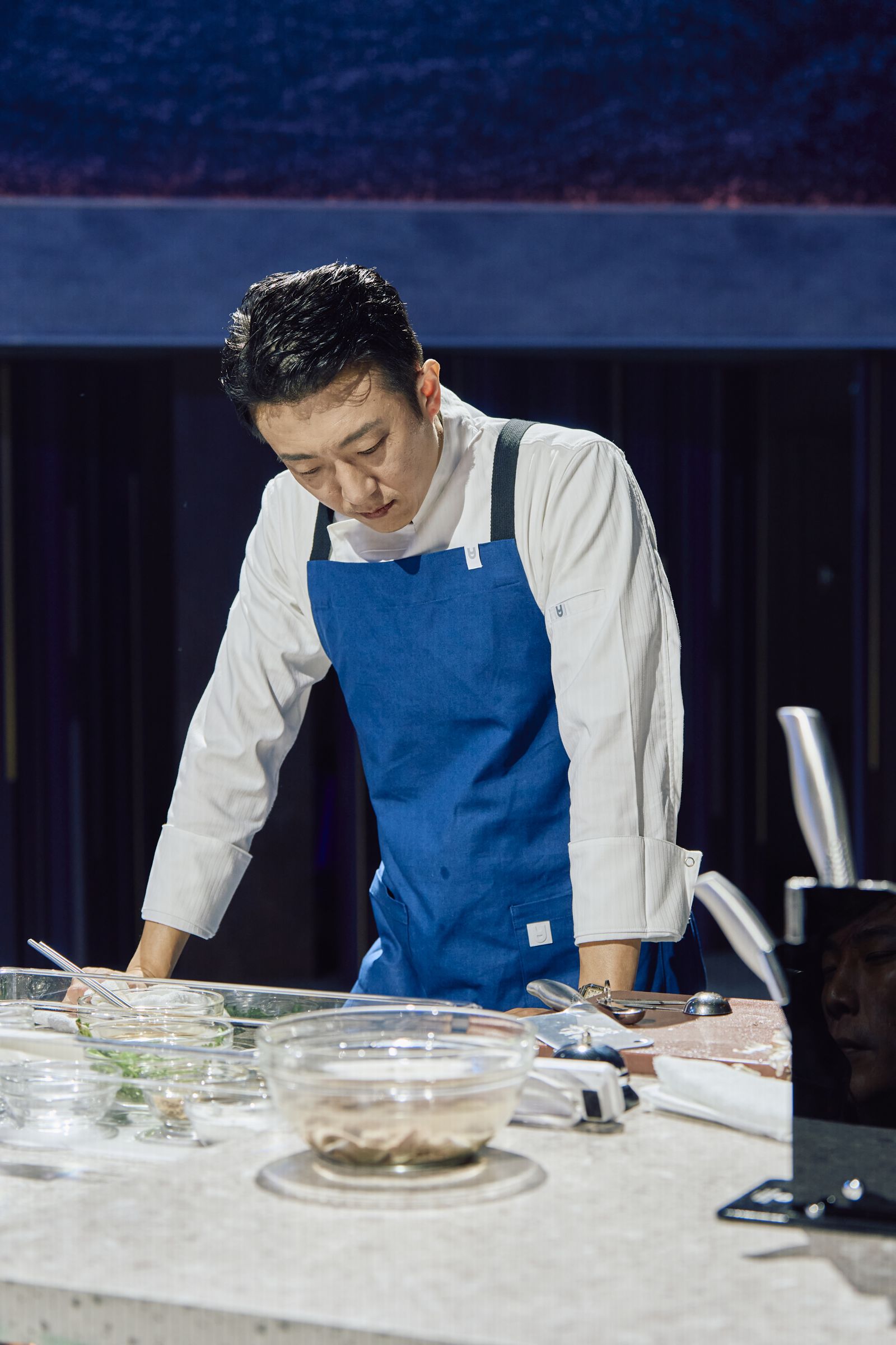 張懷秋處理豬肝時直接腦袋當機。華視提供