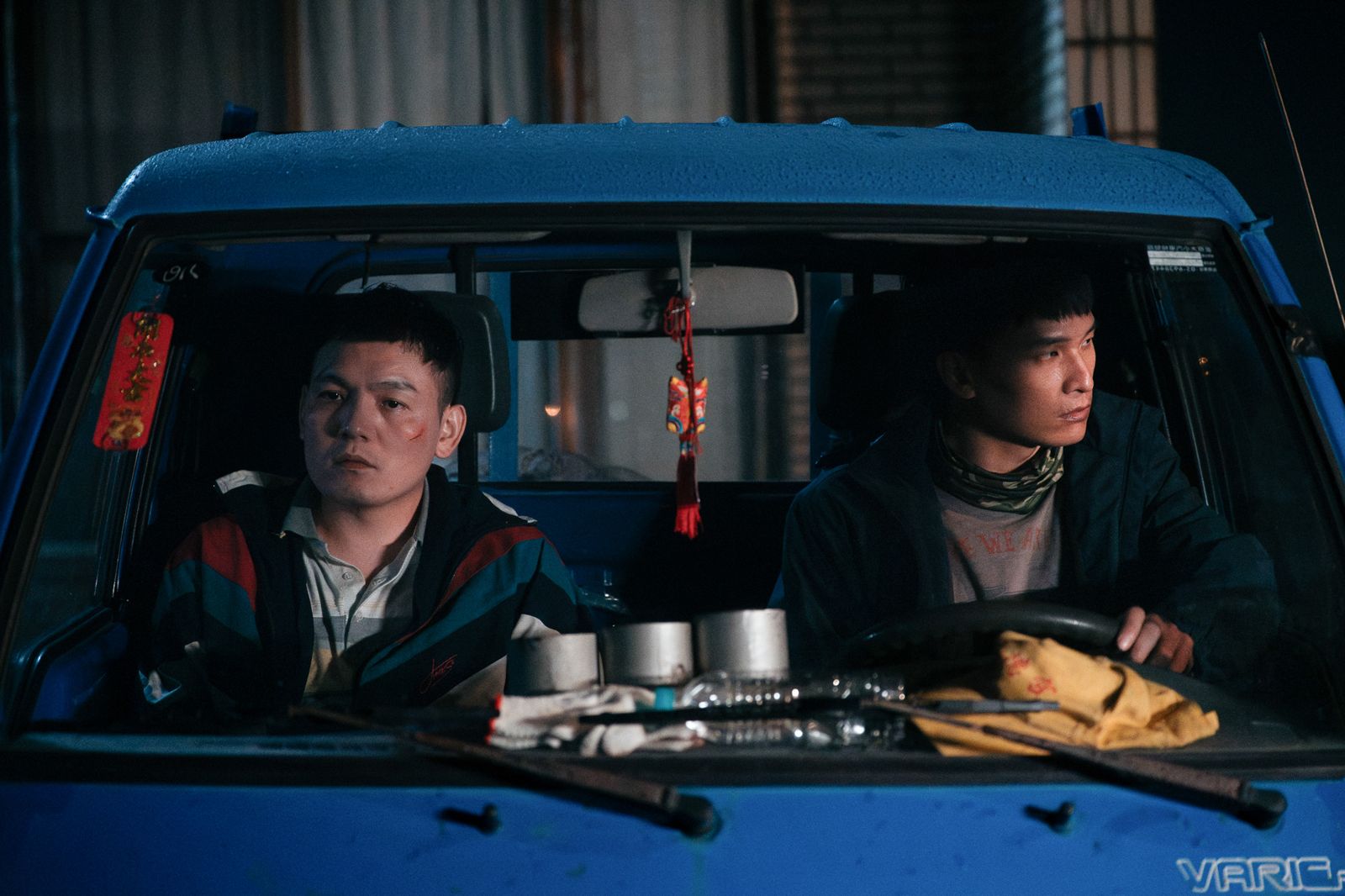 爆粗口開打！黃奇斌合體春風「兄弟互毆」　怒飆手排車：他X的有夠難開