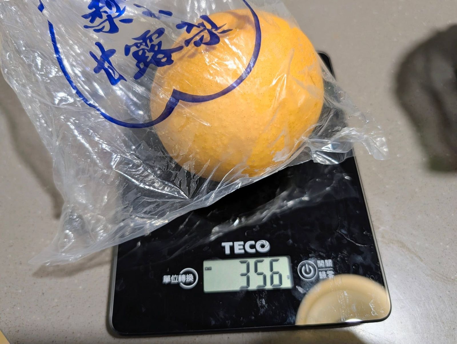 甘露梨1顆就有約半斤的重量。圖/翻攝自Threads/cafetrister