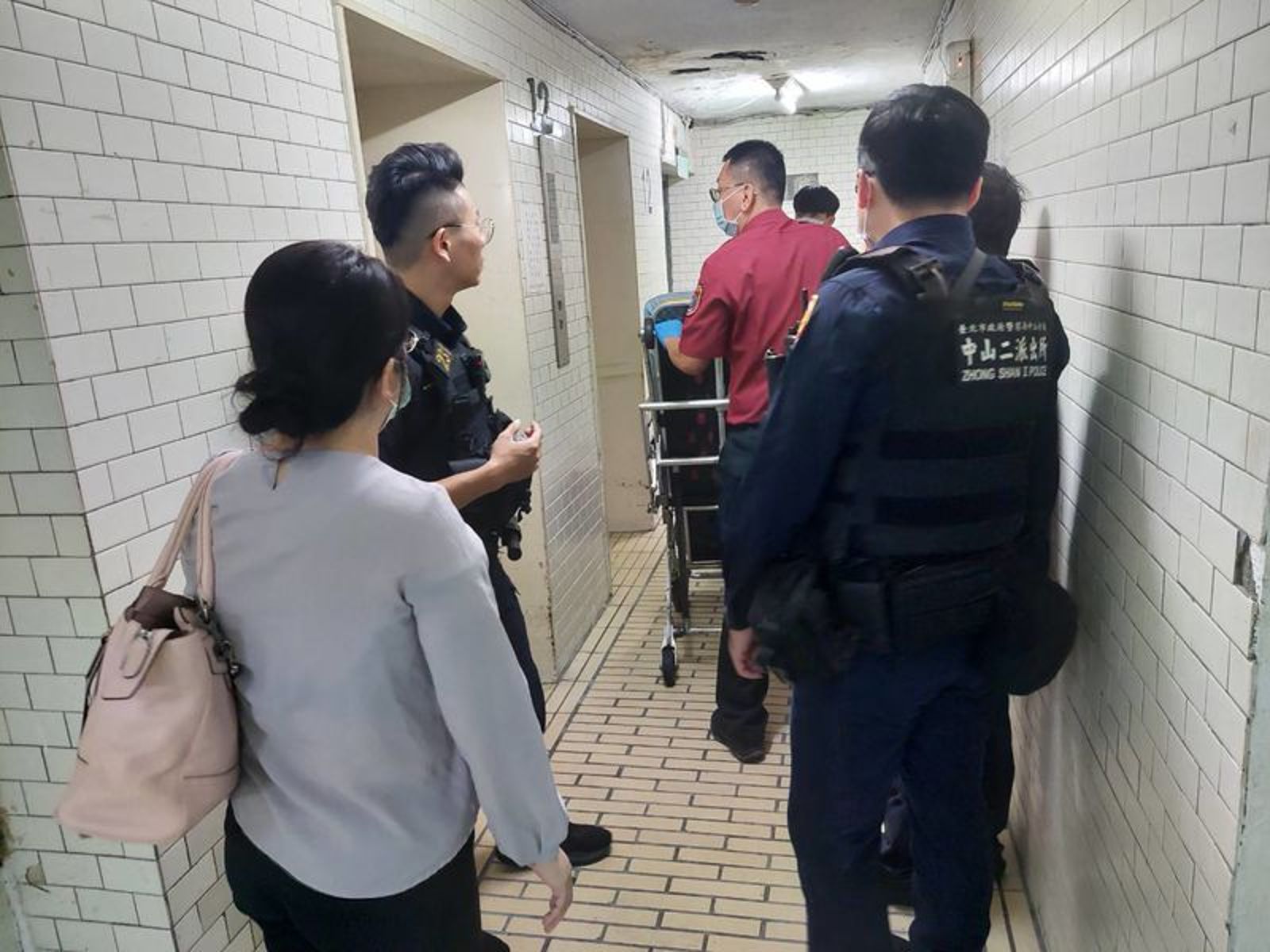 獨家／女兒骨碎不就醫…北市婦「迷信廟公」猝死3日整層樓飄屍臭　里長：曾捐廟600萬