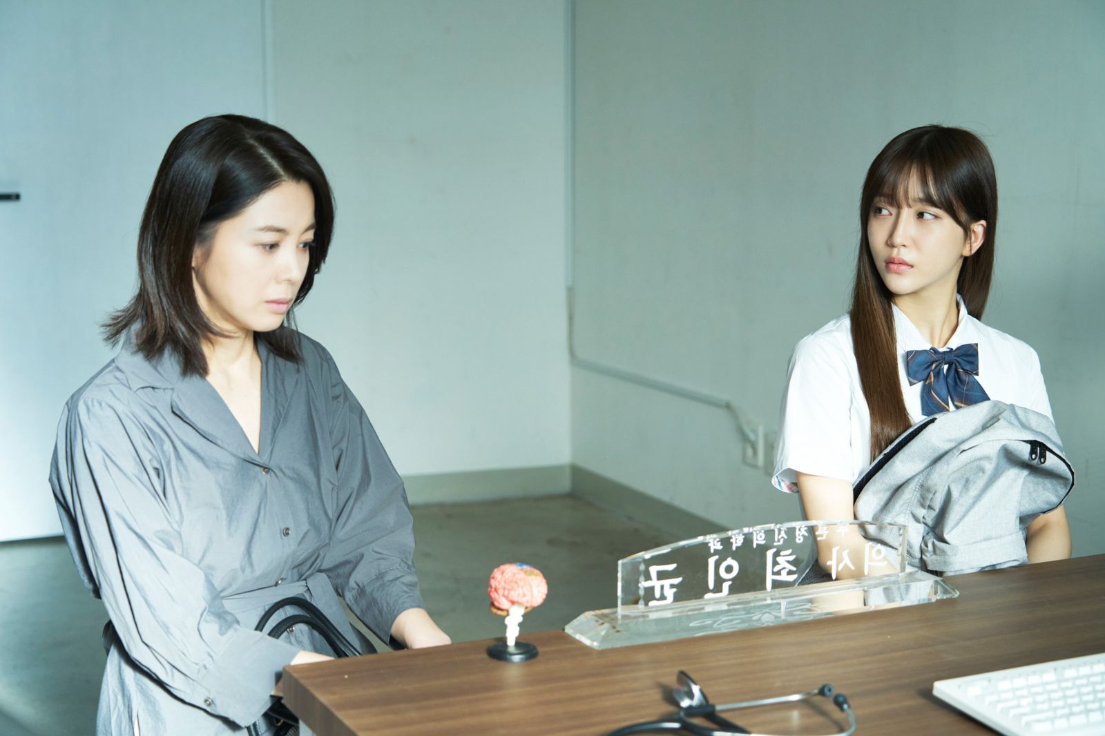 徐令姬(左)、裴秀珉的母女情令人動容。華映娛樂提供