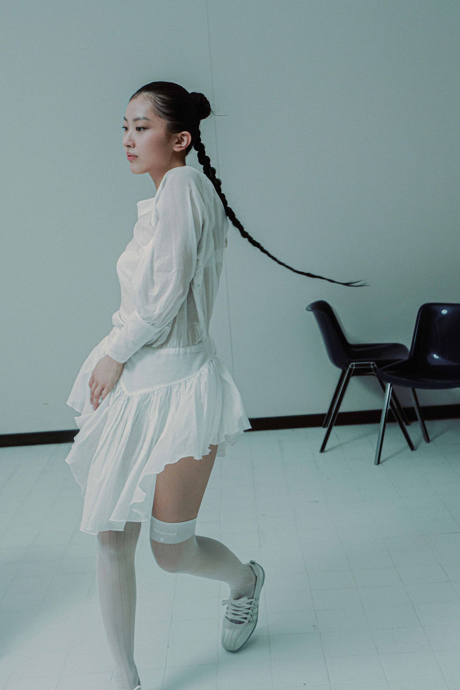 陳康堤日前拍攝首支單曲〈doll〉MV。香港華納音樂提供