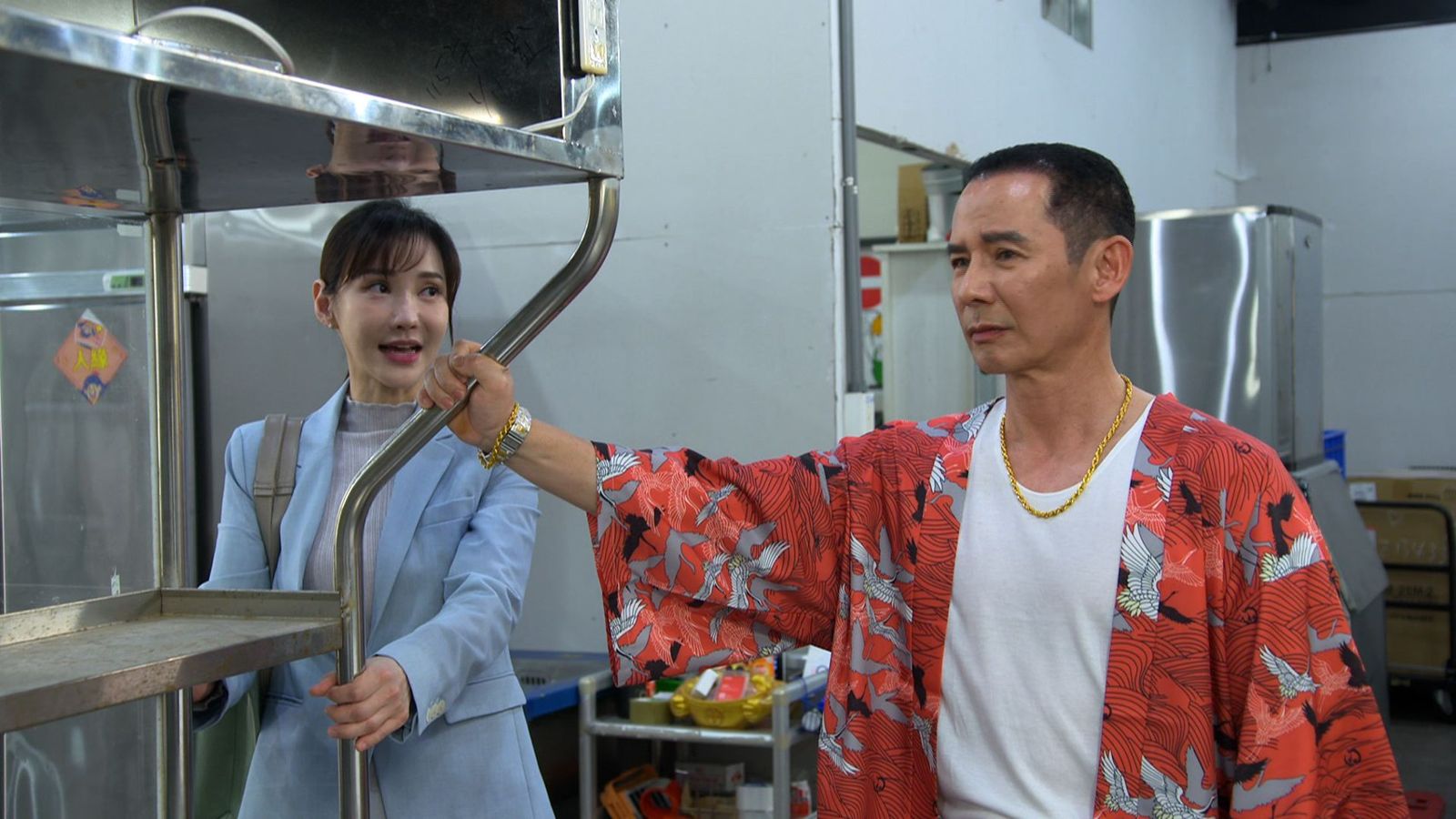 58歲男星超糗認錯人！8點檔「億級千金」超大方反應曝光　羞認被「吸進去」：看到出神