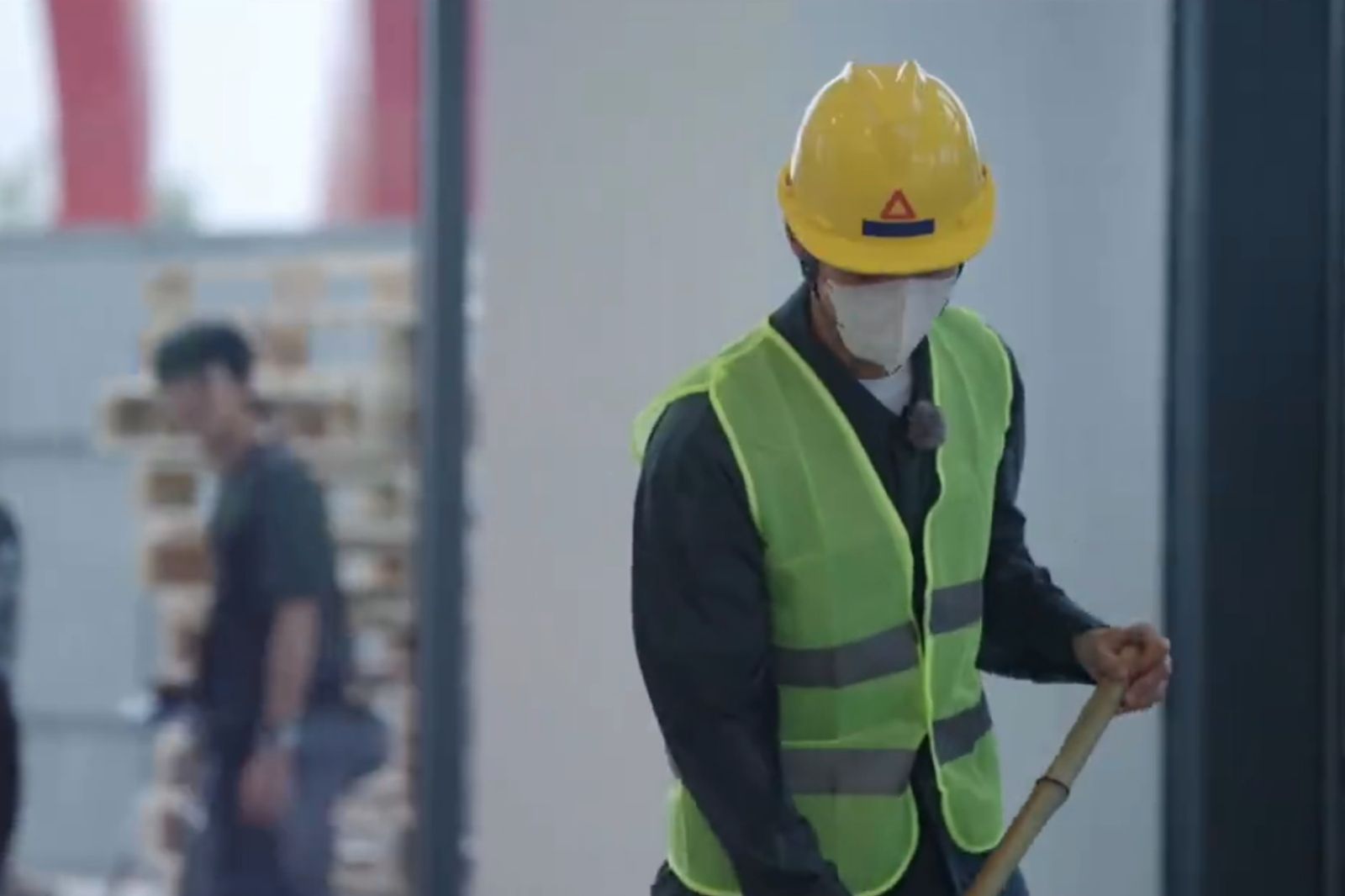 有片/鬼鬼祟祟「工地男」竟是金馬影帝 阮經天:解鎖新身份