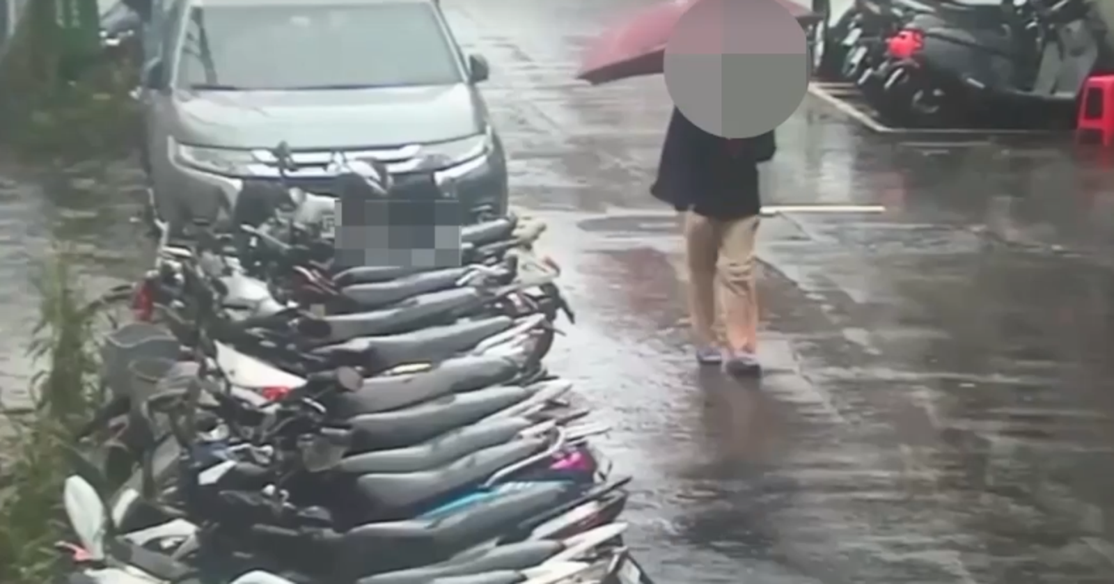 警方調閱的監視器畫面。翻攝畫面