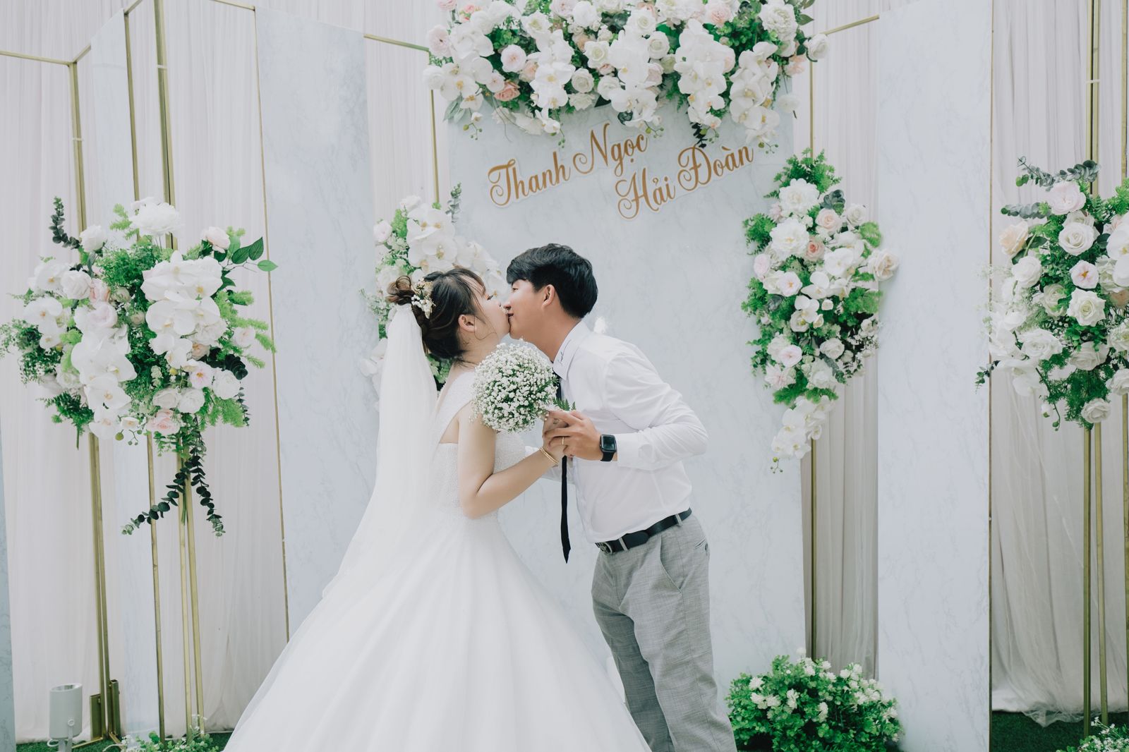 一定要跟我聯絡!工程師帶妻參加學弟婚禮 她「1舉動」嚇壞賓客返家狂哭…網看傻:不演了