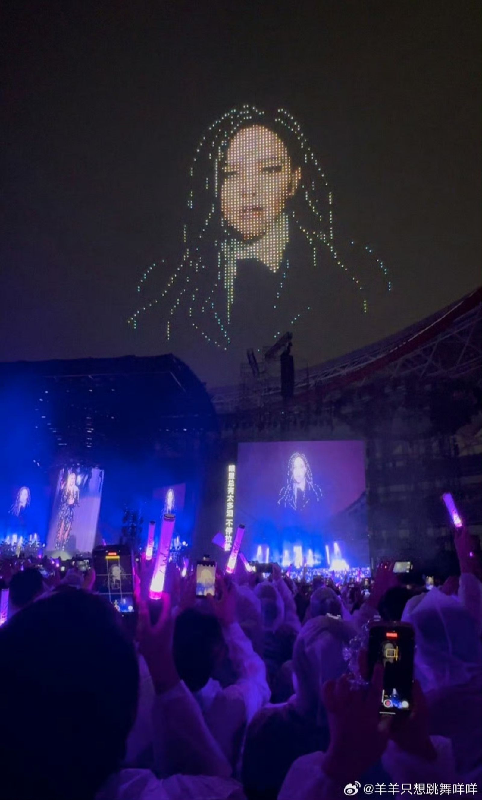 張惠妹南昌站啟用無人機，打造絕美視覺效果。翻攝微博