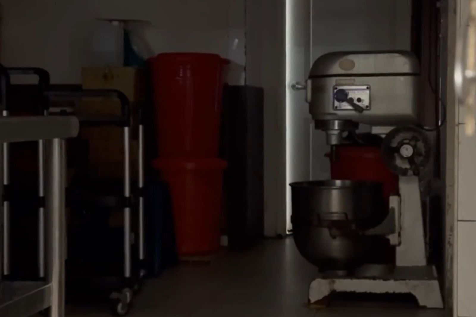 冰櫃女屍案「關鍵時間軸」有3大疑點 醫警告「缺氧+失溫」:15分鐘就奪命