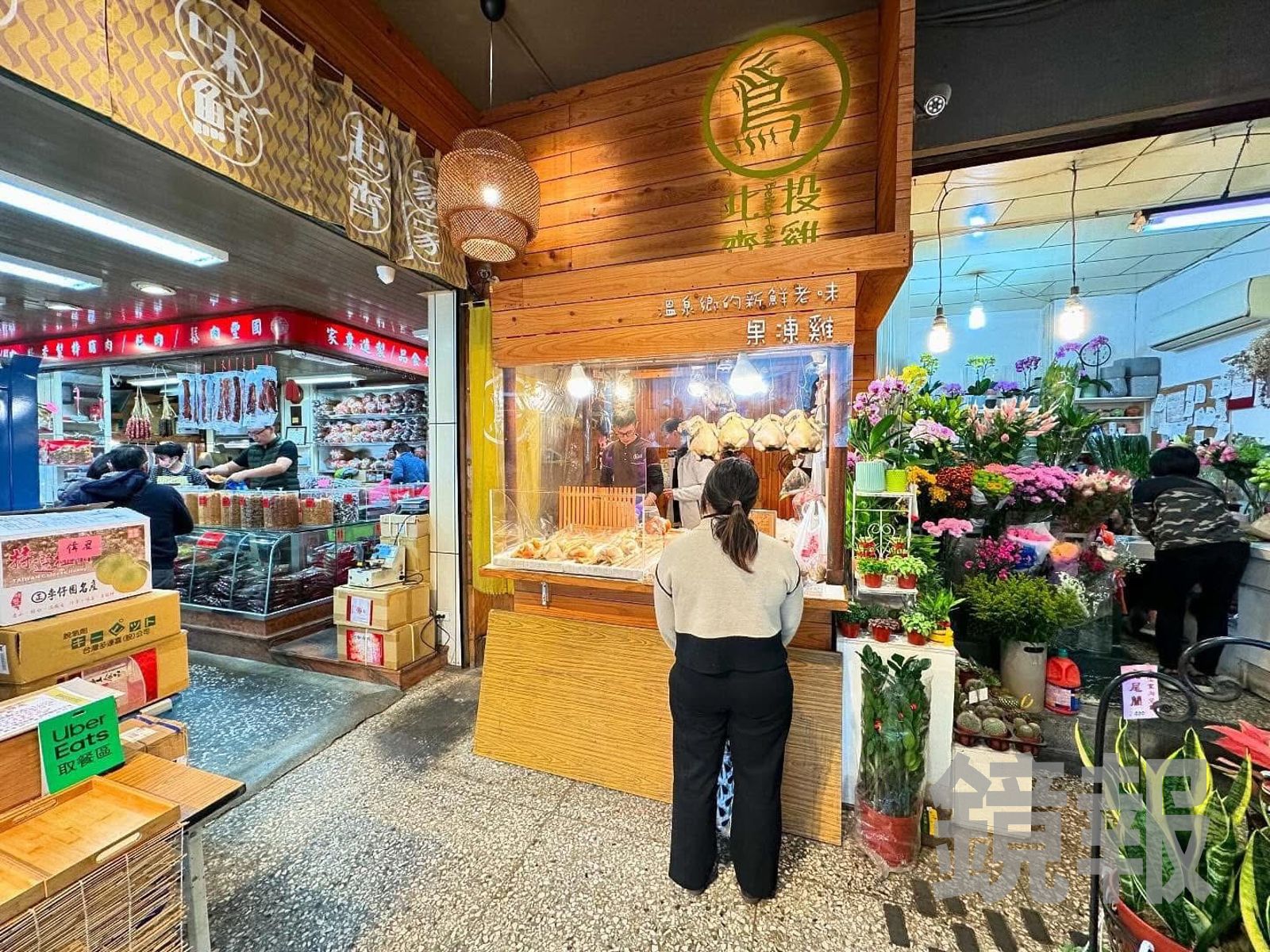 「北投齊雞」用花東山野地區，飼養128天的放山雞製作全雞料理。