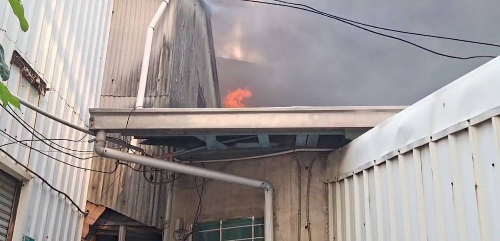 台南中西區老宅竄大火　獨居婦臥病疑逃生不及成焦屍